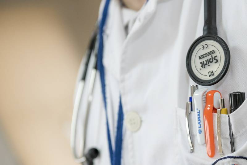 Infirmière pour soin à domicile 7j/7 suite hospitalisation Martigues Ferrière