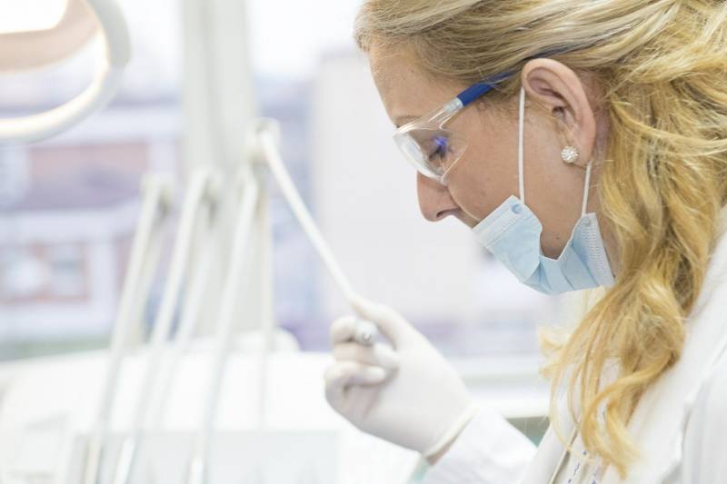 Pose de prothèses dentaires par technique CFAO à Marseille