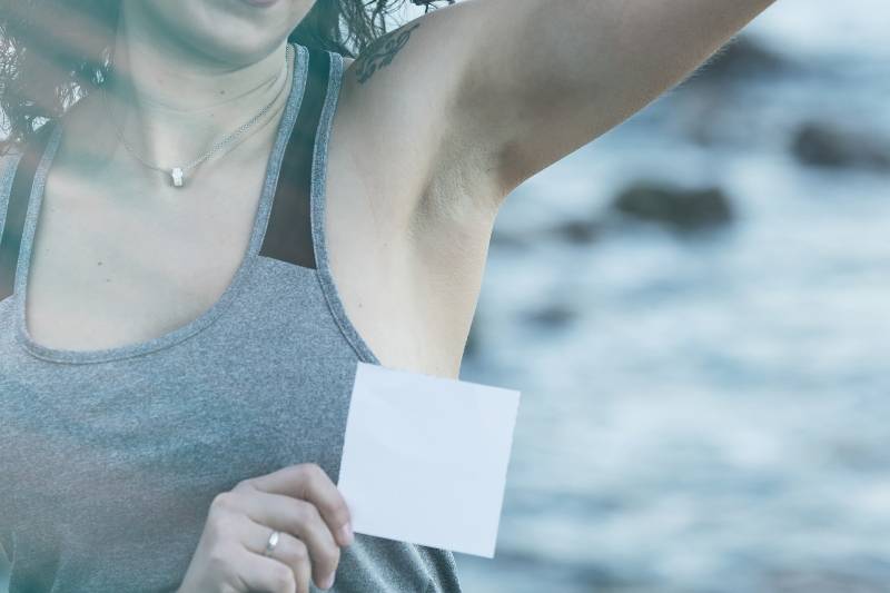 Institut pour épilation définitive avec lumière pulsée pour aisselles et maillot à comme vernay côté de Roanne